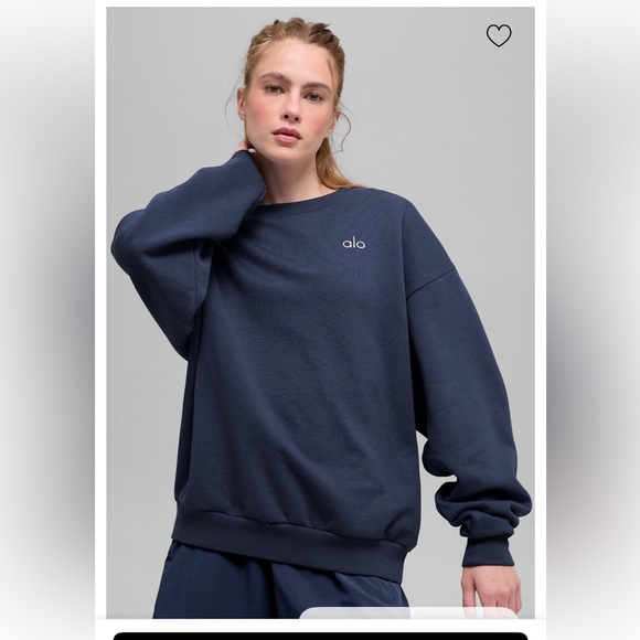 ALO Yoga Tops - NWT ALO yoga Accolade crewneck in navy